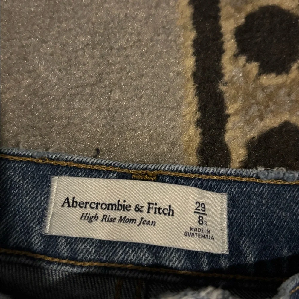 Abercrombie high rise mom jeans - Picture 2 of 3